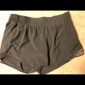 Hotty Hot Shorts 4” Lululemon 12